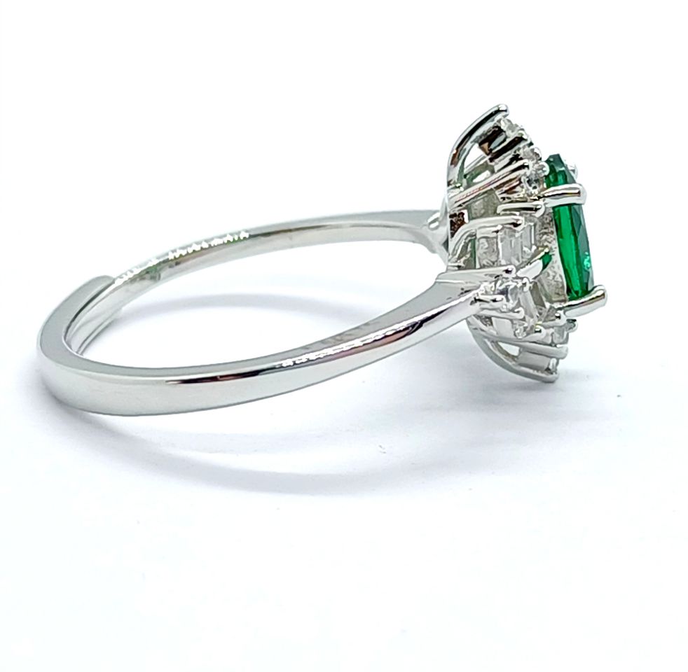Lab Grown Emerald Ring Oval Cut Sterling Silver 925 Plated Platinum