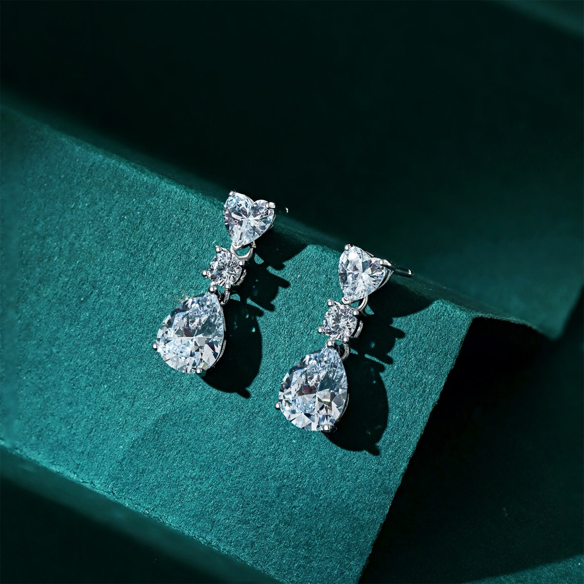 Sterling Silver White Blue Pear-Shaped Water Drop Earring 5A level 3ct