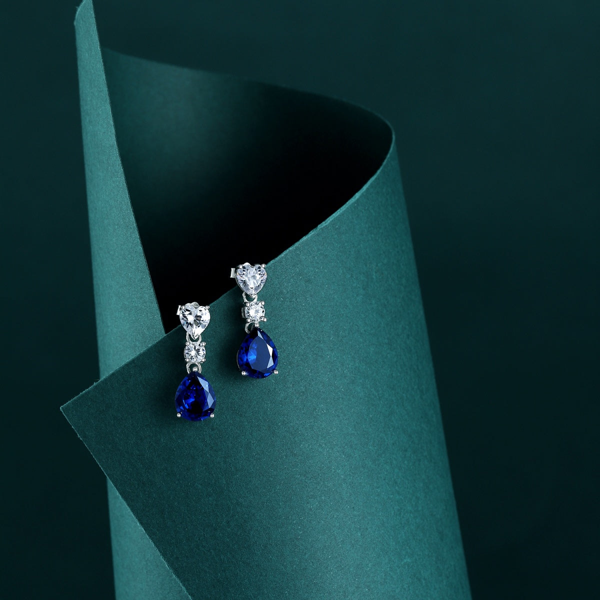 Sterling Silver White Blue Pear-Shaped Water Drop Earring 5A level 3ct